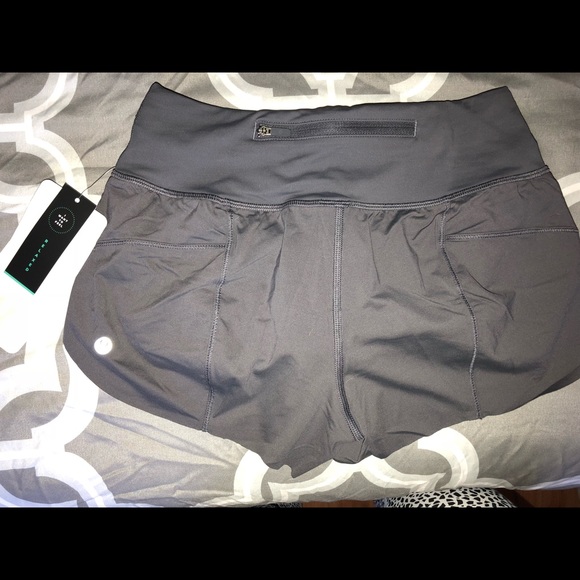 Lululemon Chase Me shorts - Picture 2 of 4